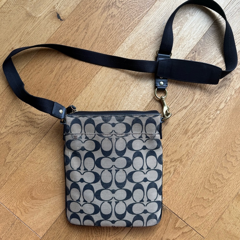 Coach Signature Black and Tan Shoulder Bag - Picture 2 of 3